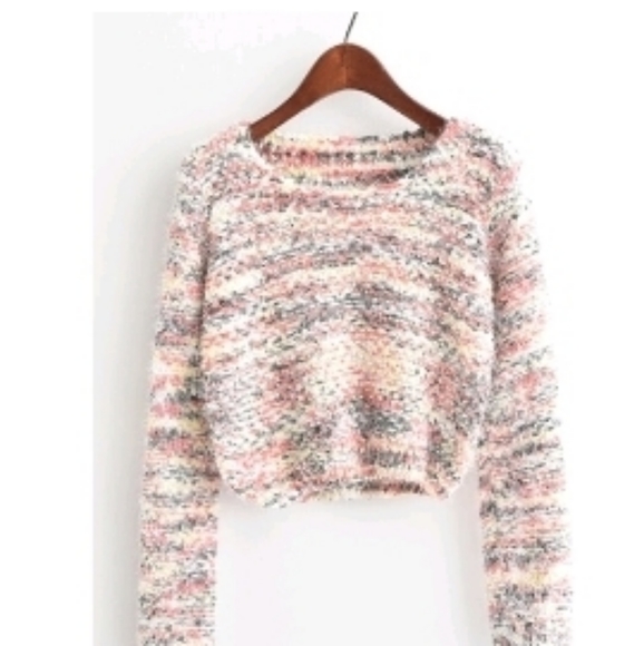 Round neck crop knit sweater - Picture 3 of 5